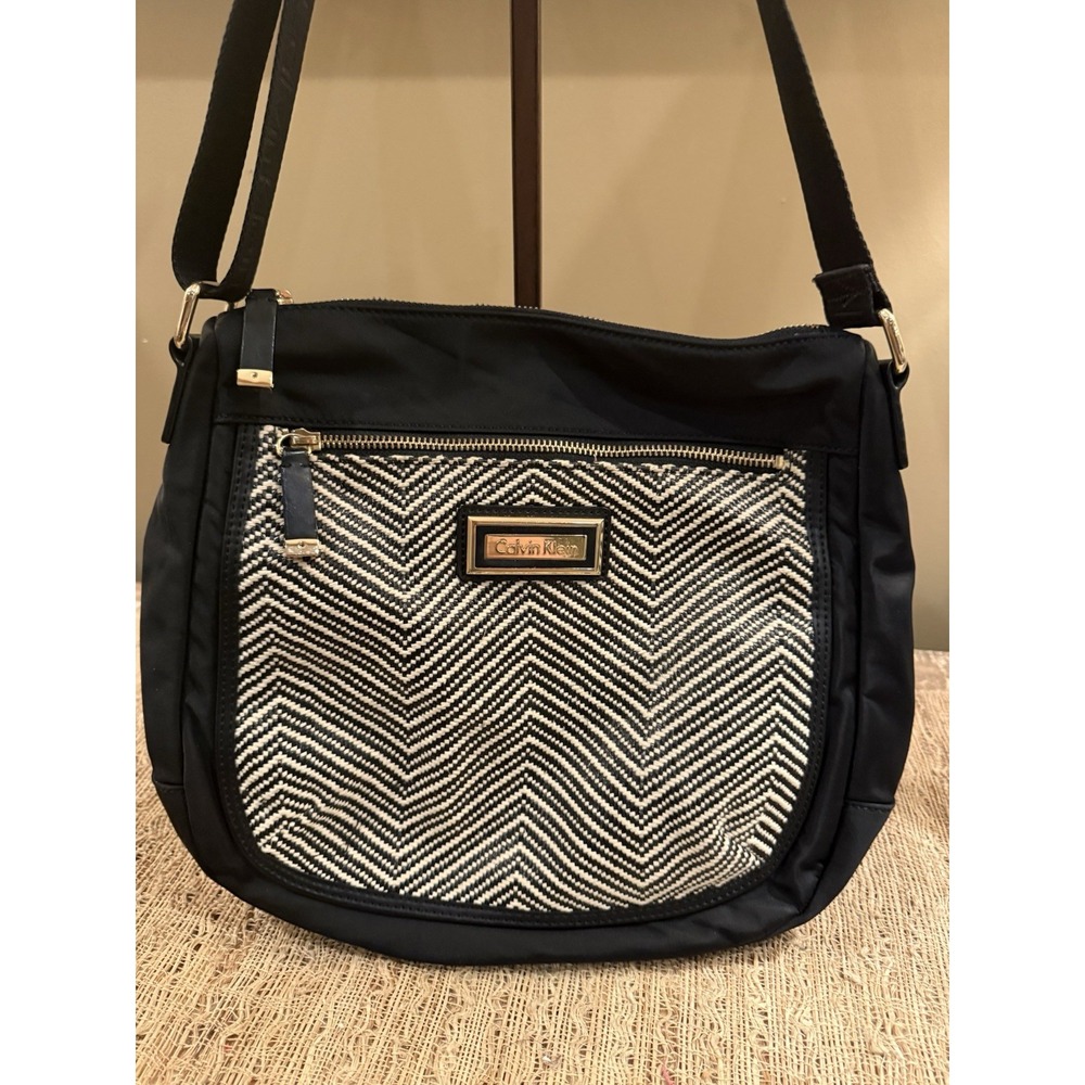 Calvin Klein Belfast Chevron Nylon Crossbody Bag Black Zip Messenger 11x11